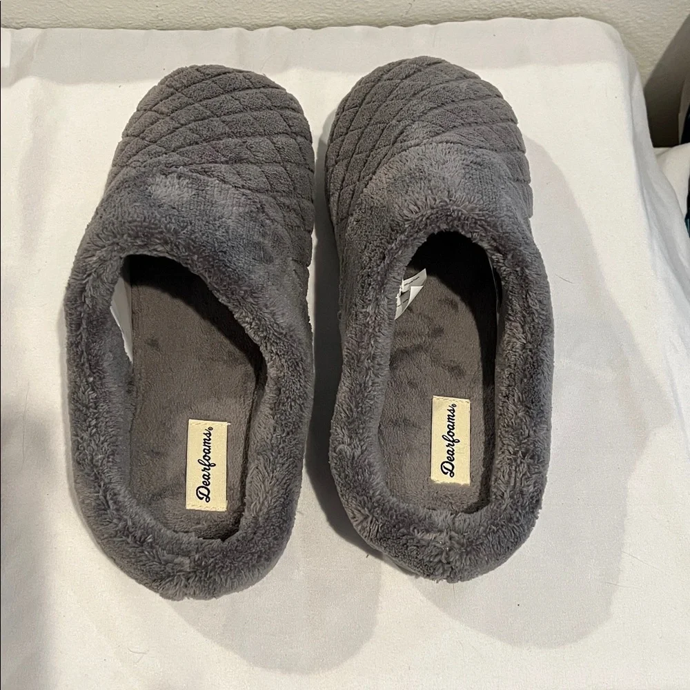 NWOT Dearfoams Quilted Slippers in Grey - Picture 2 of 5